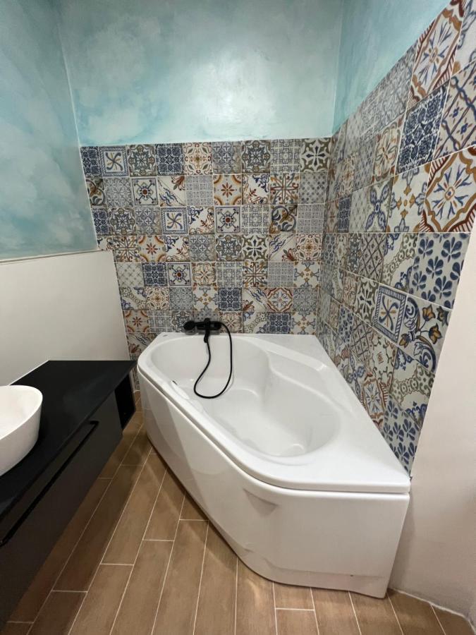 Alla Scalinata Del Teatro Rossetti Confort Suites Parcheggio Trieste Ngoại thất bức ảnh
