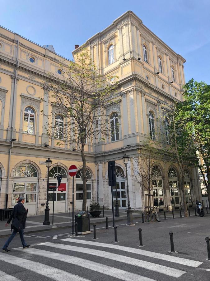 Alla Scalinata Del Teatro Rossetti Confort Suites Parcheggio Trieste Ngoại thất bức ảnh