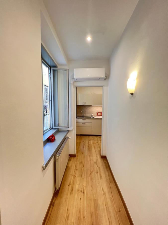 Alla Scalinata Del Teatro Rossetti Confort Suites Parcheggio Trieste Ngoại thất bức ảnh