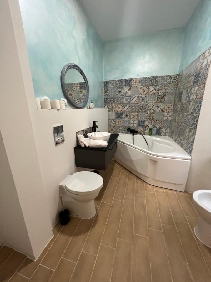 Alla Scalinata Del Teatro Rossetti Confort Suites Parcheggio Trieste Ngoại thất bức ảnh