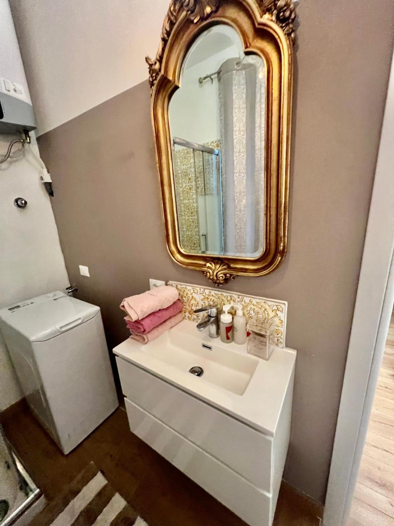 Alla Scalinata Del Teatro Rossetti Confort Suites Parcheggio Trieste Ngoại thất bức ảnh